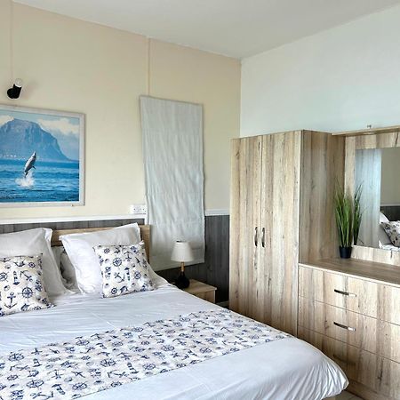 Blue Beryl Guest House Blue Bay Bagian luar foto